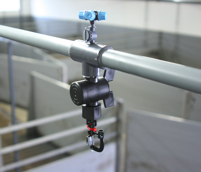 The combined soaking and cooling nozzle is equipped with a separately suppressible soaking nozzle and a low-pressure cooling nozzle. On request it can be switched from soaking to cooling mode. Additionally the combination nozzle can be retrofitted to already existing soaking systems.