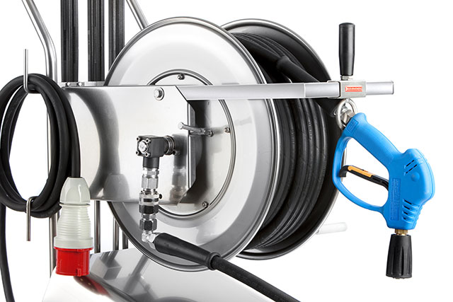 Stainless steel hose drum with hose guide for tidy working.
