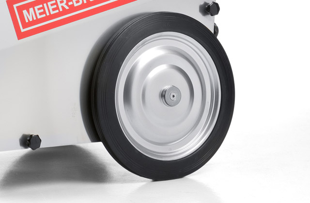 The 430 mm ball bearing mounted solid rubber wheels never lose air and have low roll resistance. They provide highest mobility of MBH devices and make transport of large devices much easier.