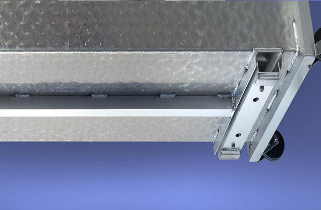 Robust weighing platform of the aluminium scales provides highest stability - no tearing welding seams. Cables are protected by rails to ensure high functional reliability.