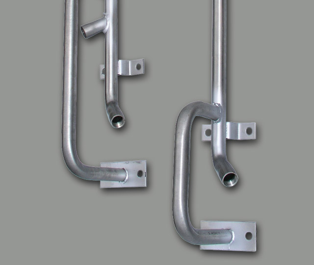 The shown nipple holders are suitable for installation to branch lines. The guard bracket prevents injury caused by drinking nipples.