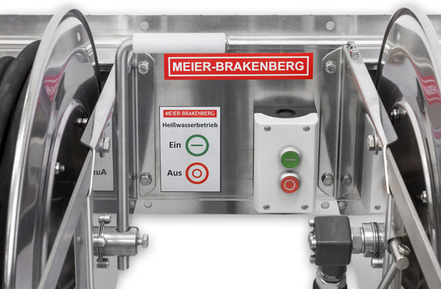 The intuitive control elements of the hose drum panel allow the user to control the subcontractor unit while standing in the washing area. The high-pressure pump unit and the Hotbox can be placed in a separate equipment room. 