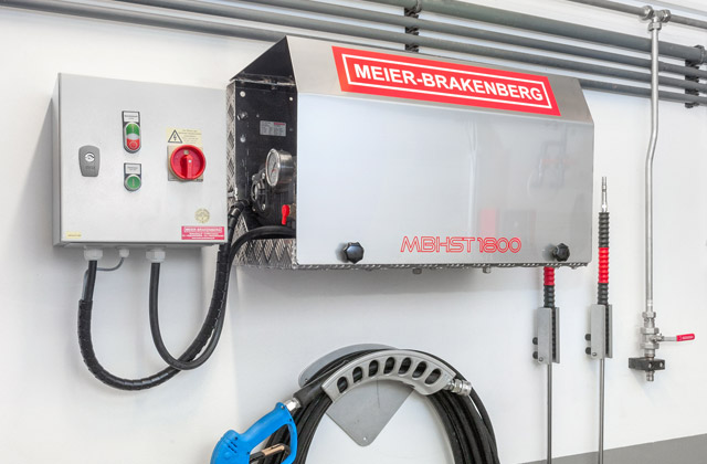 Stationary high-pressure cleaners of series MBHST - in the picture MBHST1800 - in connection with automatic start-stop are ideal for connection to a permanently installed stationary high-pressure line. The user simply couples the hose to the stainless steel tap and starts cleaning.
