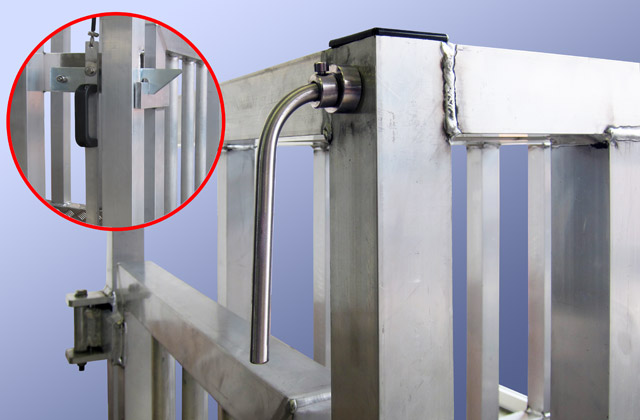 The opposing gate of the bull scales can be opened by remote operation pulley. The operator does not have to pass by the animal to open the front gate.