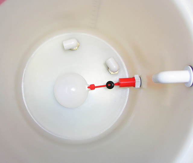 View inside the mixing tank: Float valve ensures inflow of fresh water after completed dosing of solution. No dry running of pumps and rinsing of system with clear water.