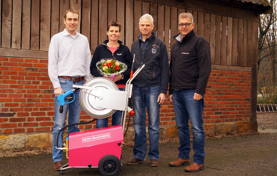 Die Gewinner der Verlosung auf der EuroTier am Stand von Topigsnorsvin dürfen sich auf den Profi-Hochdruckreiniger MBH1260 mit voller Ausstattung freuen. Dort kommt das Gerät im Sauenstall zum Einsatz.