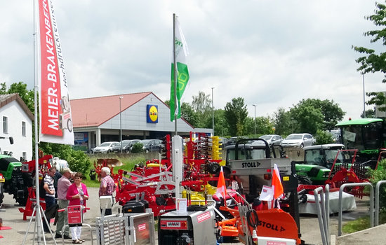 Die Firma Wilhelm Stahl GmbH veranstaltete dieses Jahr zum Firmenjubiläum ein Hausemesse. Publikumsmagnet, eben den Profi-Hochdruckreinigern, die elektrische Kadaverkarre - das Porky's Pick Up für Mastschweine.