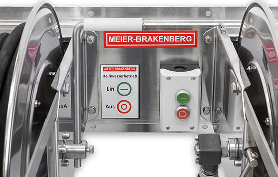 Bedienpanel mit Schlauchtrommeln.