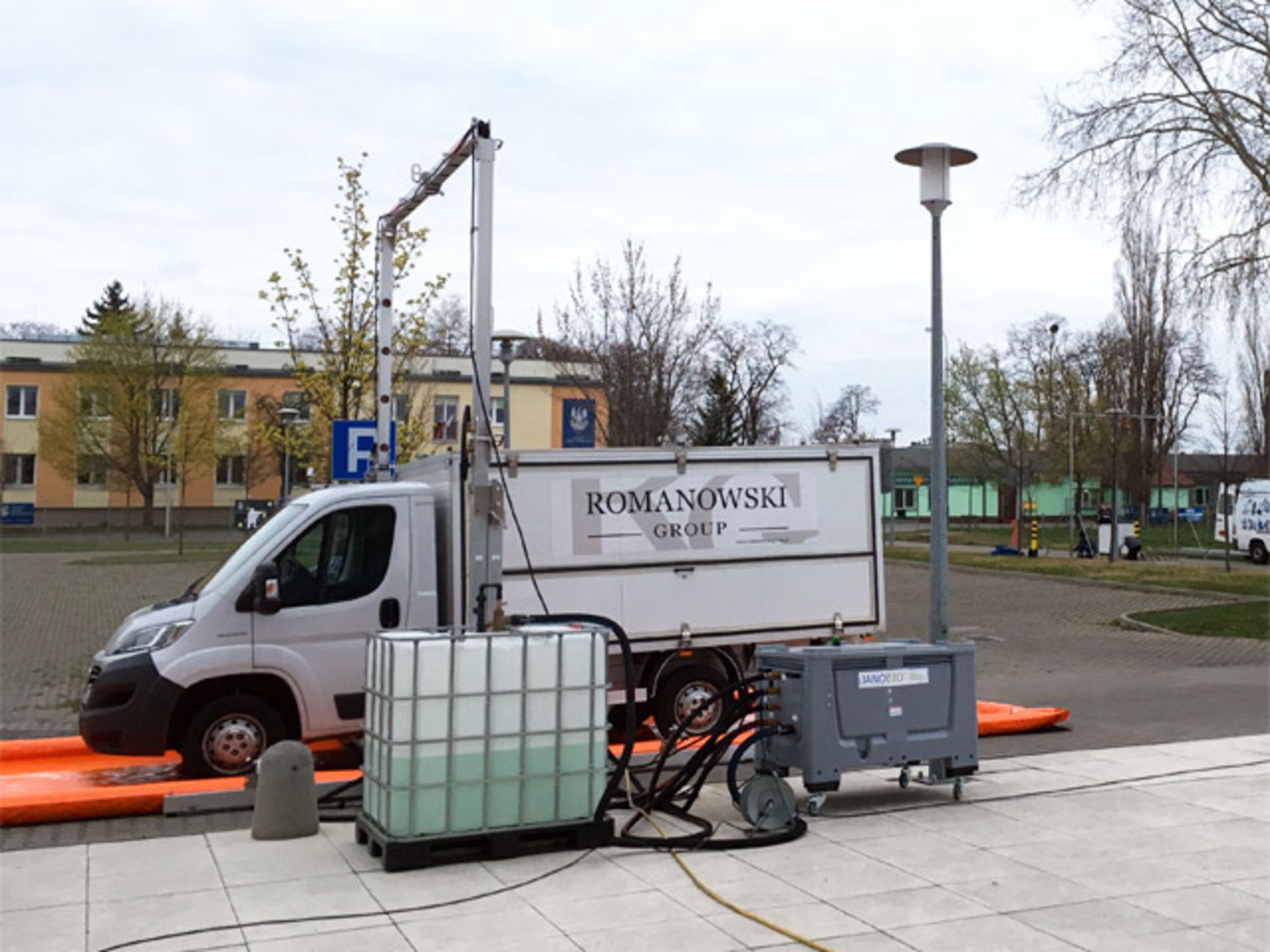 Disinfection gate in use worldwide Our decontamination locks are shipped internationally - by truck or sea freight and are therefore used worldwide.