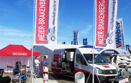 Der Messestand von Meier-Brakenberg auf der Demopark in Eisenach: Im Fokus stand das Thema: Hochdruckreinigung. Hierfür bot sich das Showcar mit dem stationären Industrie-Hochdruckreiniger an.