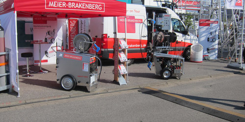 Auf der größten Baumesse in Norddeutschland, der Nordbau in Neumünster präsentiert sich Meier-Brakenberg im Messezelt und dem Show-Car mit frequenzgeregelter Hochdruckpumpe.