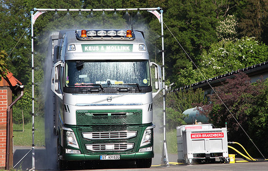 Das Desinfektionstor von Meier-Brakenberg bietet eine vollständige Fahrzeugdekontamination im Seuchenfall und zur Vorsorge ASP.