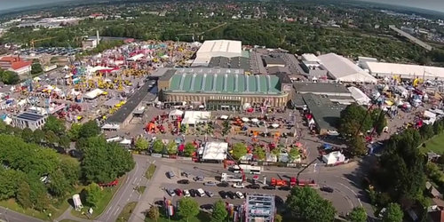 Auf dem Gelände der Holsten-Hallen findet dieses Jahre erneut die Nordbau statt. Schwerpunkt auf der Messe ist die Baumaschinen sparte. Hier präsentiert Meier-Brakenberg Hochdruckreiniger speziell zur Reinigung der Baugeräte. Ob der benzinbetriebene und damit autarke Hochdruckreiniger oder die speziellen Heißwassergeräte: hier ist für jede Anwendung etwas dabei!