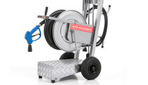 The high-quality hose cart made of aluminium provides secure hold for winding and unwinding of the high-pressure hose. Useful details such as lance holder and hose connection holder are also included. 