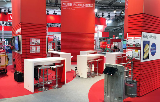 Die neue Struktur am Messestand von Meier-Brakenberg bietet Besuchern und Beratern Ruhe und eine Sitzmöglichkeit um Diskussionen zu Hochdruckreinigern, Waagen und natürlich Piggy Check zu führen.